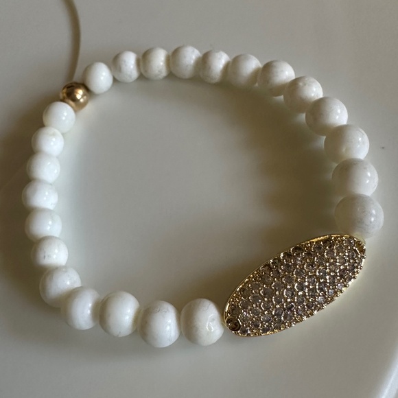 Compressed Shell Stretch Bracelet with Gold Pave Connector - Picture 3 of 9